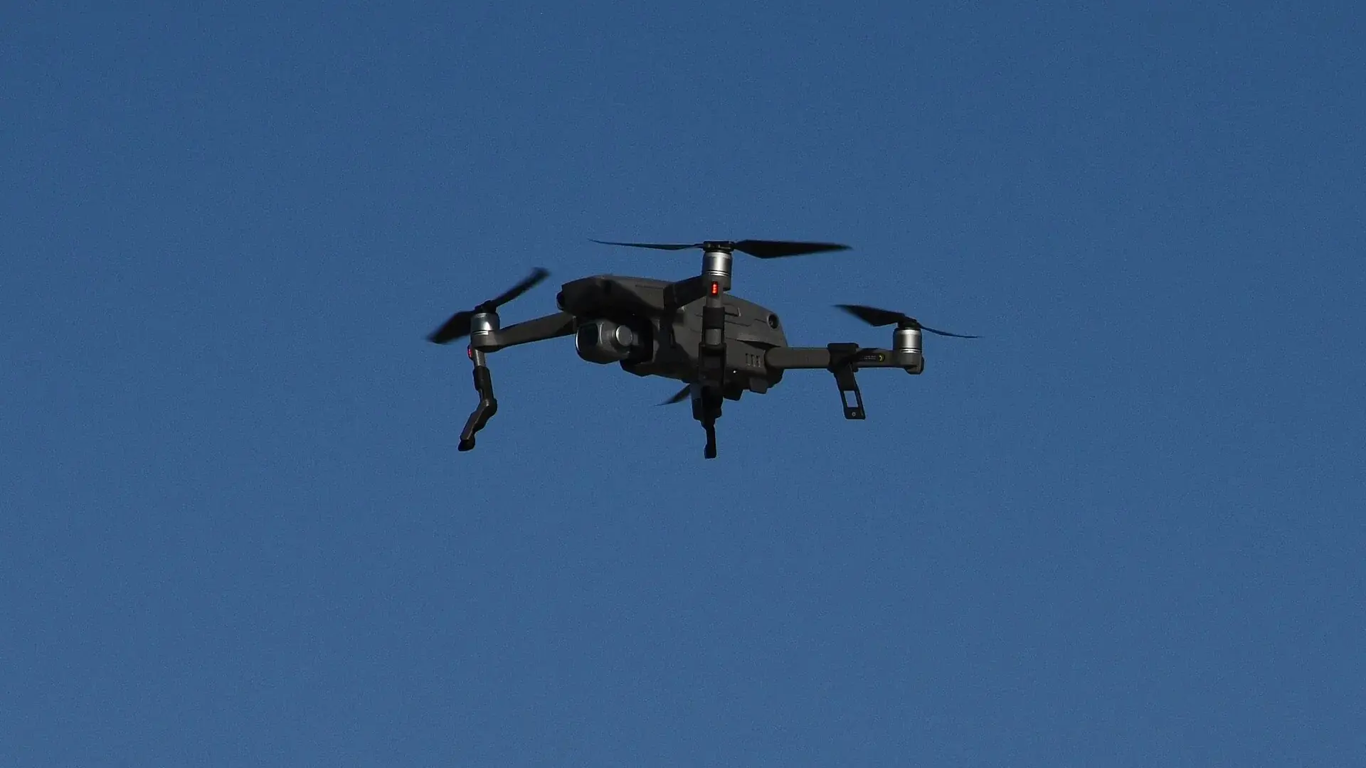 طائرة DJI Mavic 2 Pro أثناء الطيران