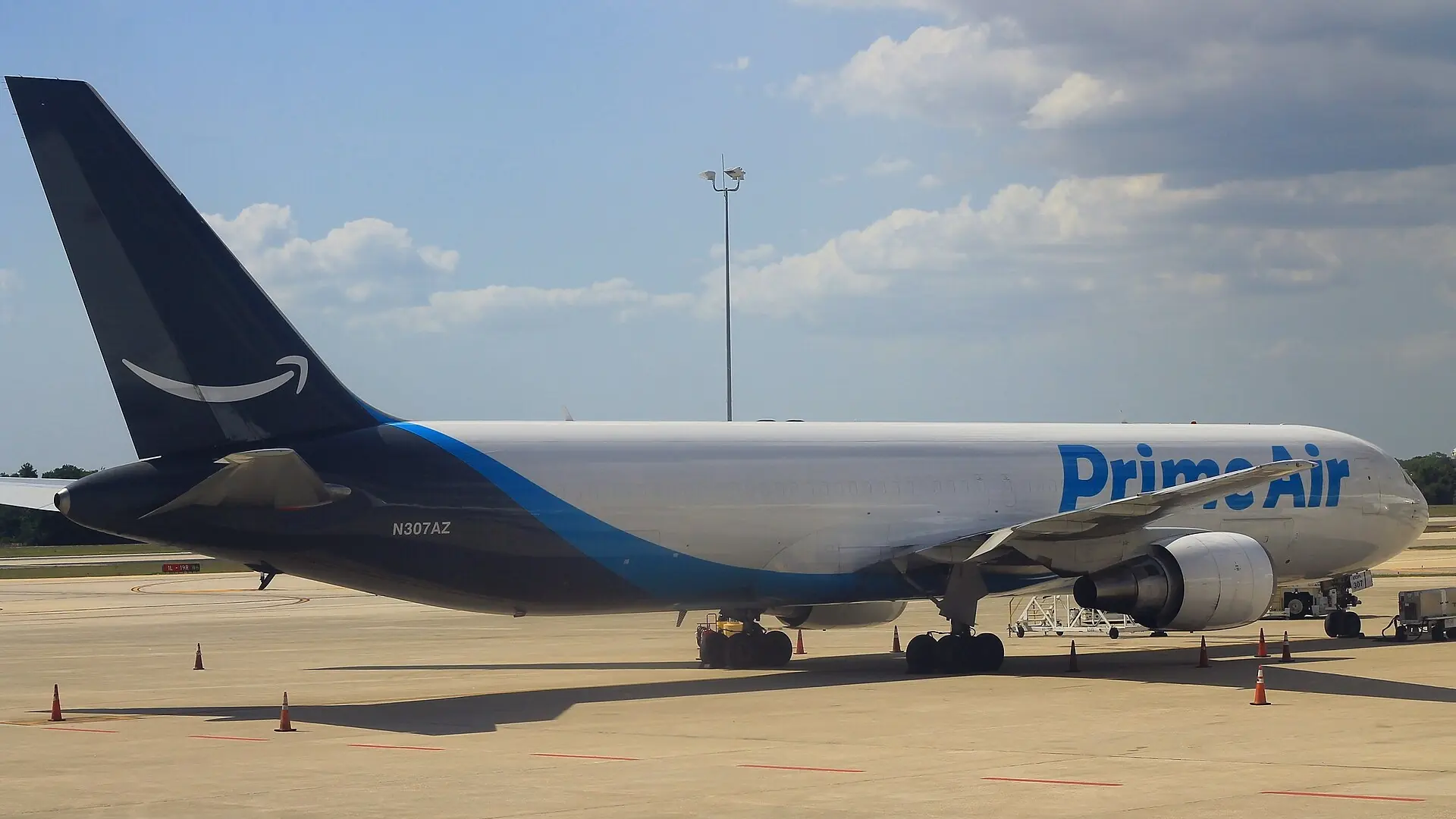 Amazon Prime Air N307AZ Boeing 767-300 (49054519693)