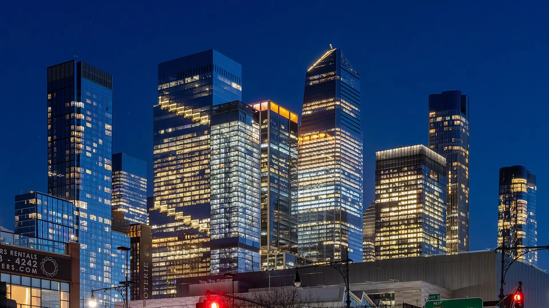 أفق Hudson Yards في نيويورك ليلاً