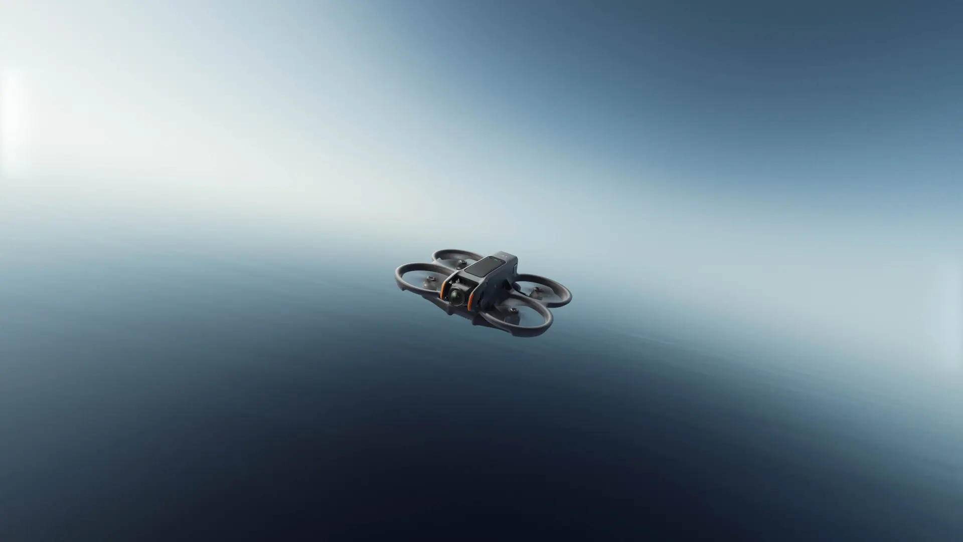 DJI Avata 2 فوق سطح الماء بحماية المراوح المدمجة