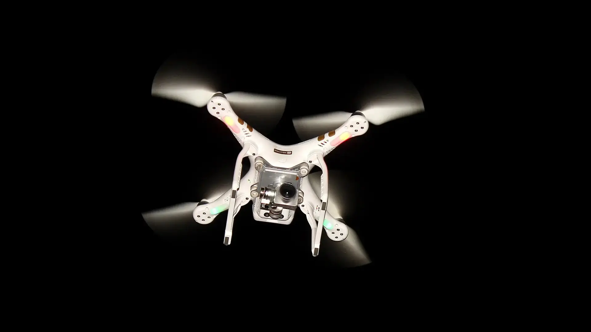 طائرة DJI Phantom أثناء التحليق