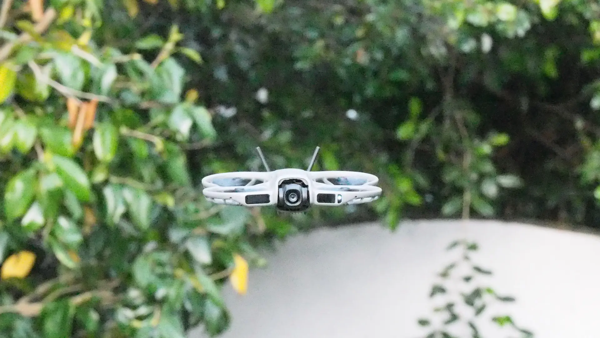 درون DJI Neo 2 أثناء الطيران