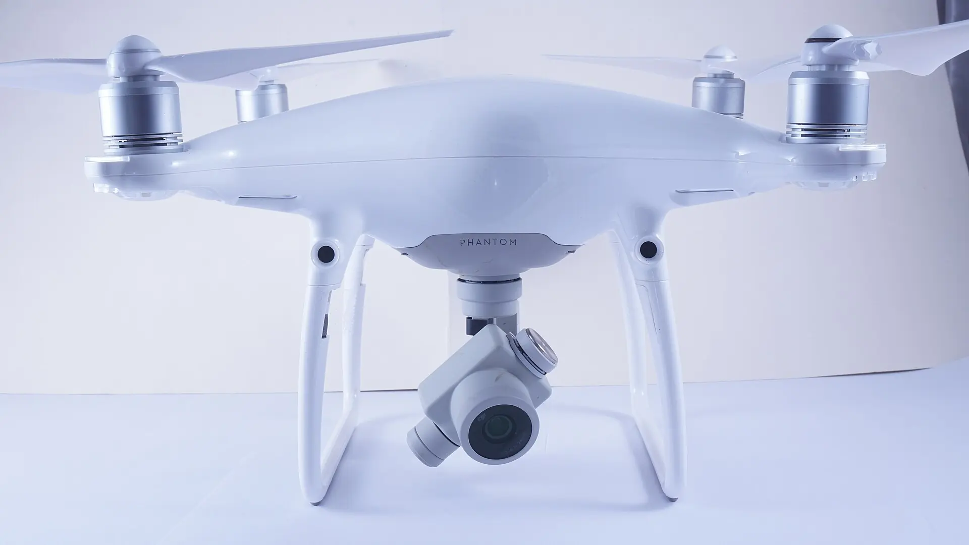 Phantom 4 Pro من الجانب