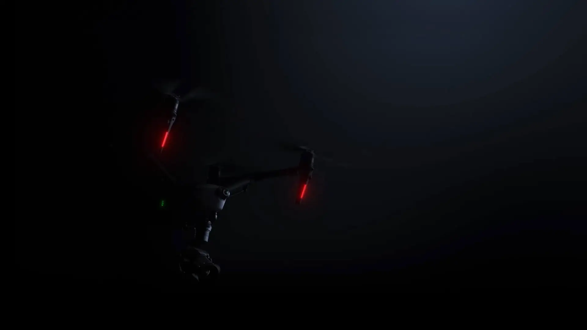 طائرة DJI Inspire 3 بأضواء حمراء في الظلام