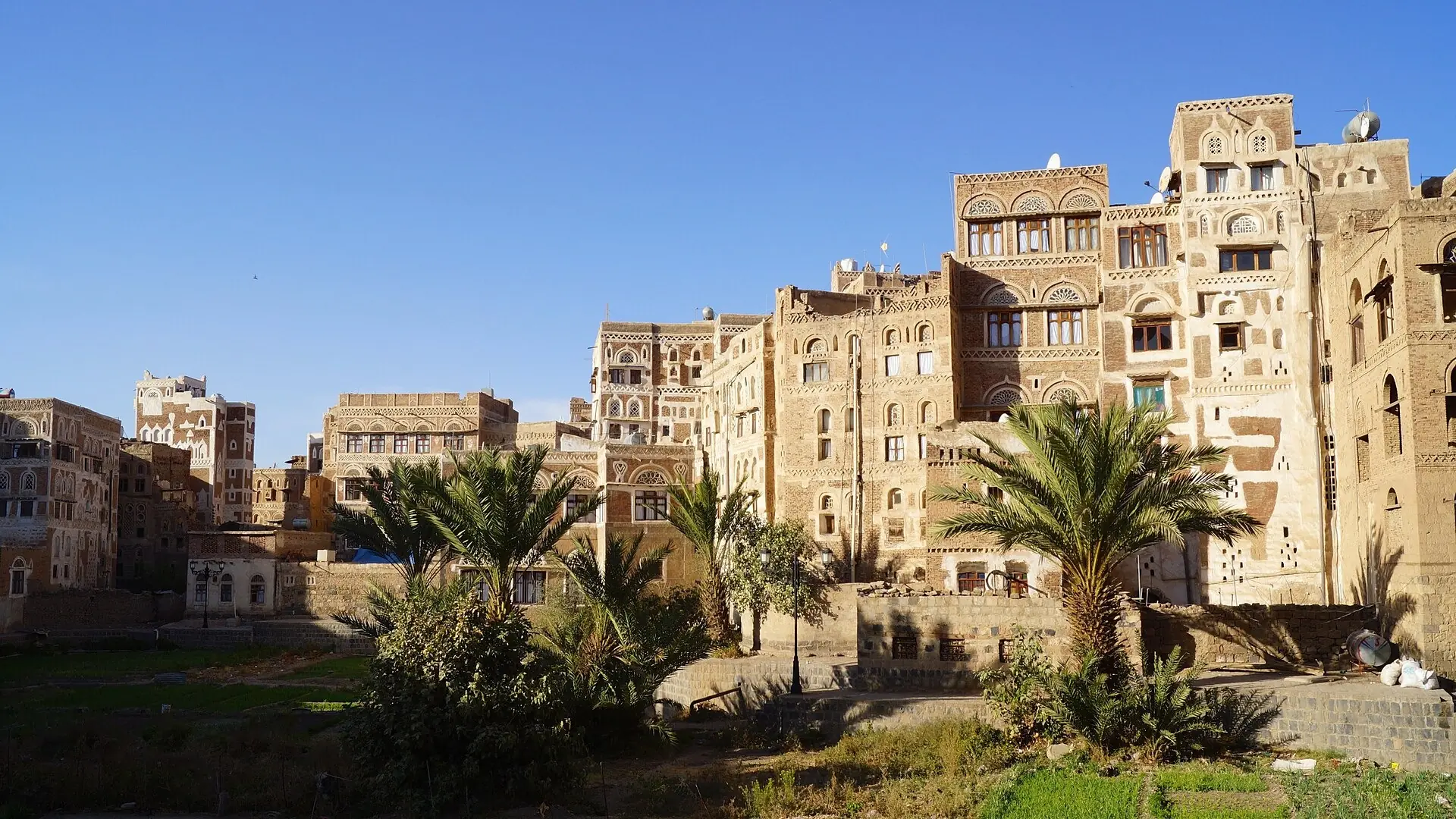 بيوت صنعاء القديمة المزخرفة